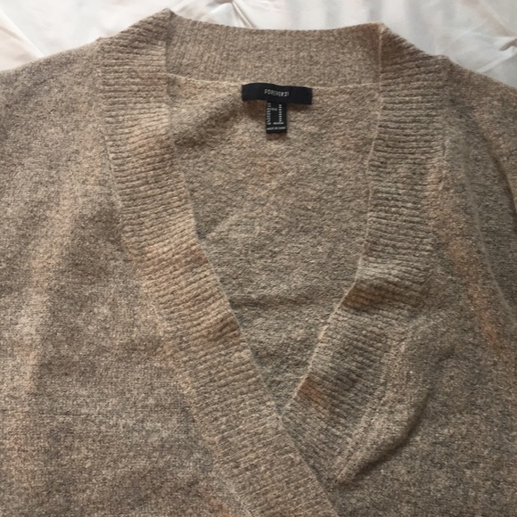 NWOT Forever 21 Deep V sweater - Picture 3 of 6